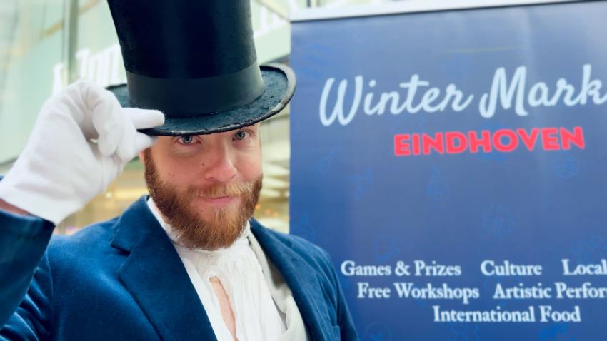 Man in top hat at the entrance