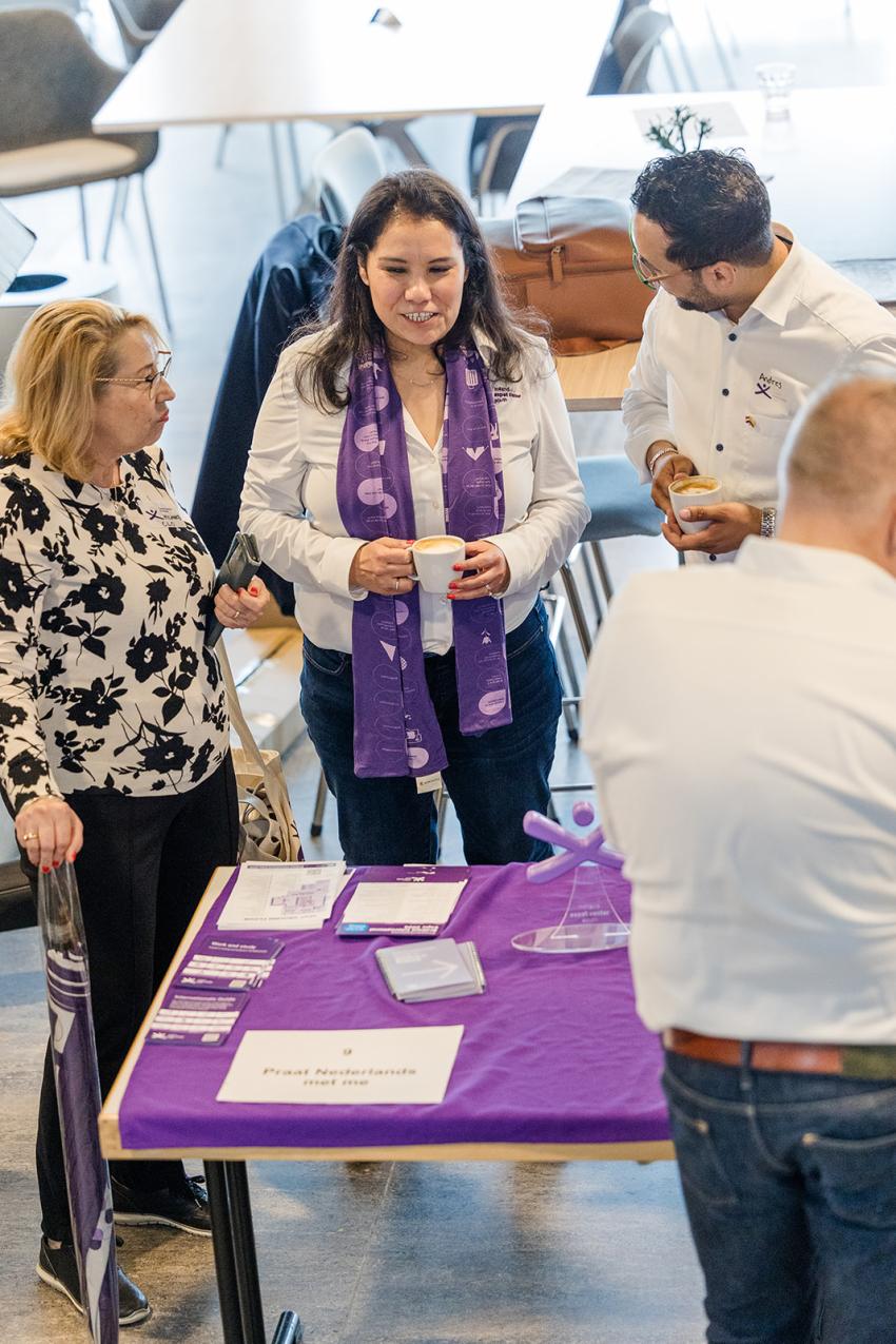 Praat Nederlands met me stand