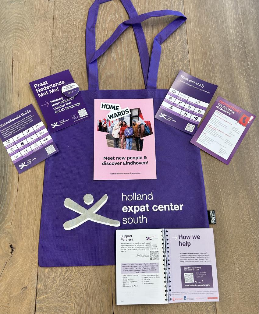 Welcome bag with flyers and other items from Holland Expat Center South