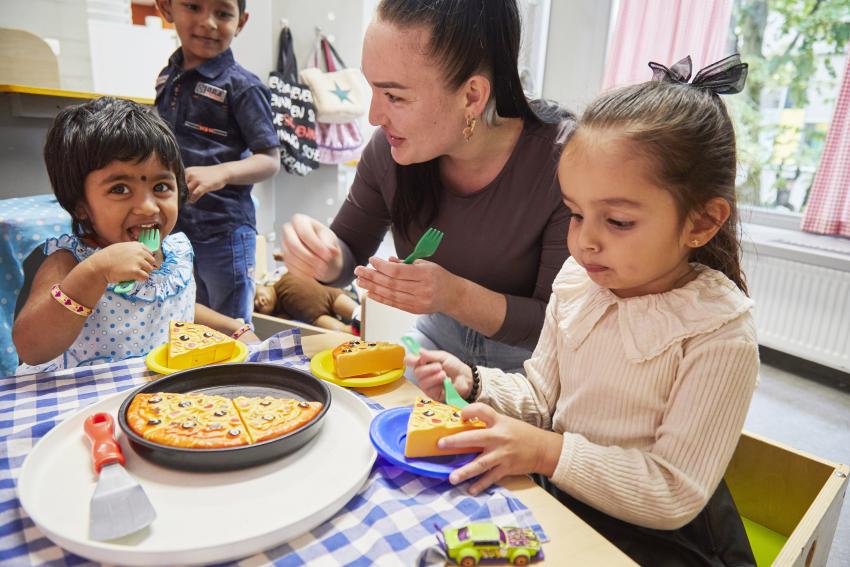 Children eating a cake