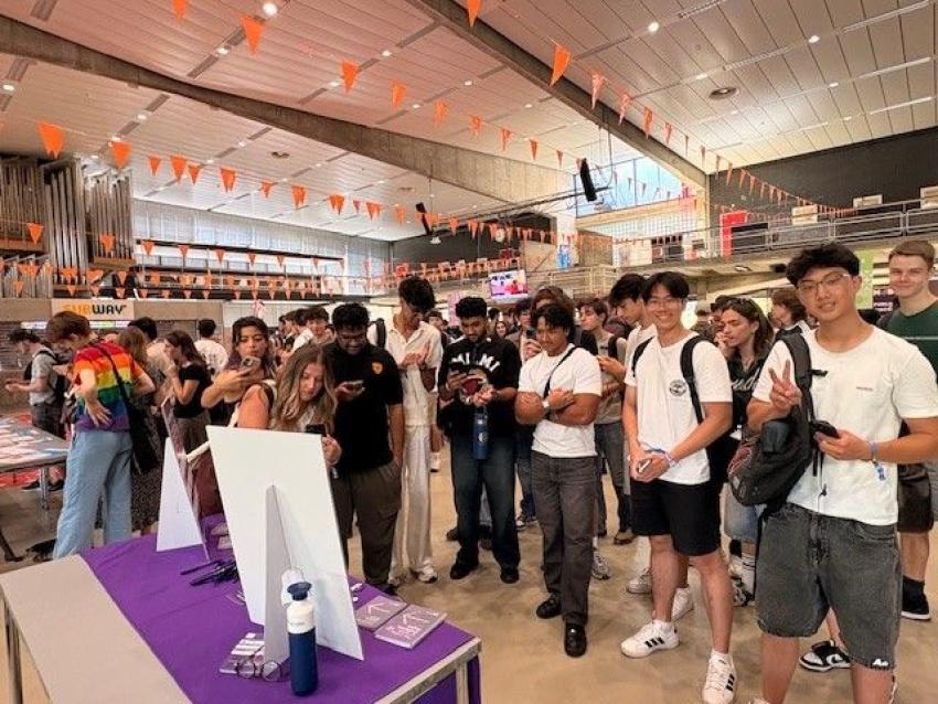 Students at Holland Expat Center South's stand