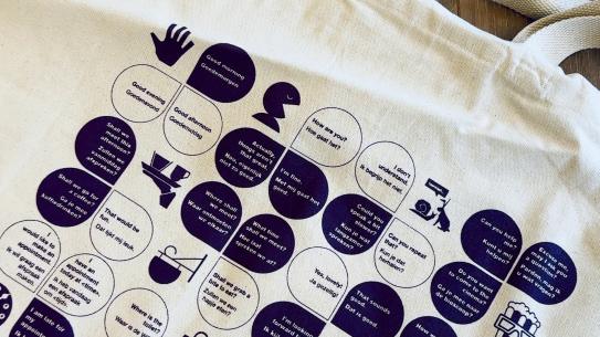 Praat Nederlands Met Me beach tote bag, klik voor een vergroting
