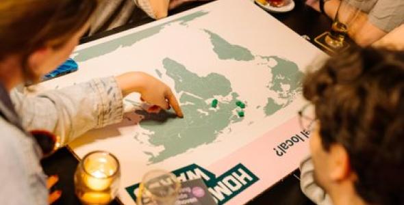 Homewards paticipants looking at a world map