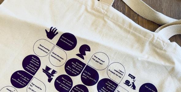 Praat Nederlands Met Me beach tote bag
