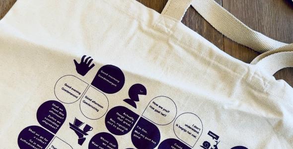 Praat Nederlands Met Me beach tote bag
